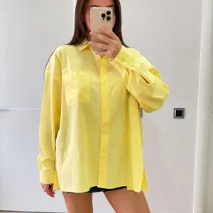 Kadın Oversize Pens Detaylı Cepli Yırtmaçlı Rahat Kalıp Poplin Gömlek - Sarı